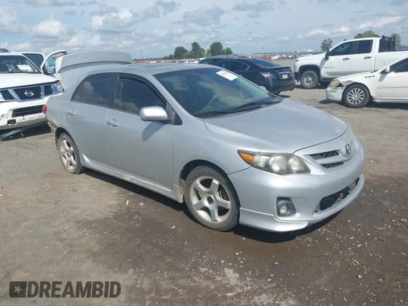 ✅ 2013 Toyota Corolla LE • VIN: 5YFBU4EE5DP134801 • Lot: 43272388. Wystawiony na IAAI z przebiegiem 257 863 mil. Bezpłatny archiwum sprzedaży aukcyjnych z USA i szczegółowy raport historii pojazdu na DreamBid. Zdjęcie 1.