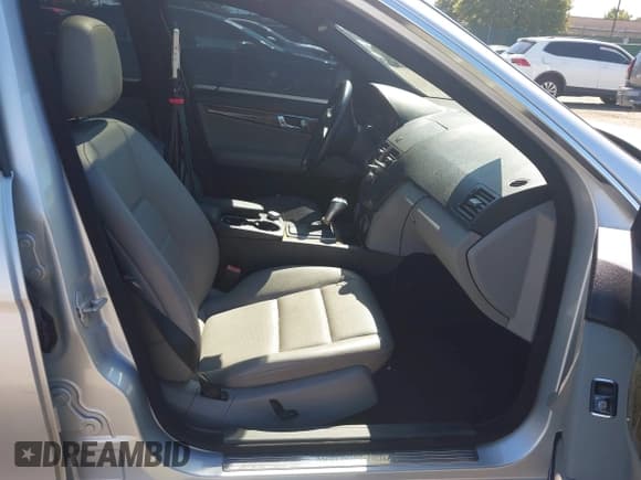 ✅ 2008 Mercedes-Benz C 350 Sport • VIN: WDDGF56X98F136088 • Lot: 43138207. Listed on IAAI with Not provided. Free auction sales archive from the USA and detailed vehicle history report at DreamBid. Image 5.