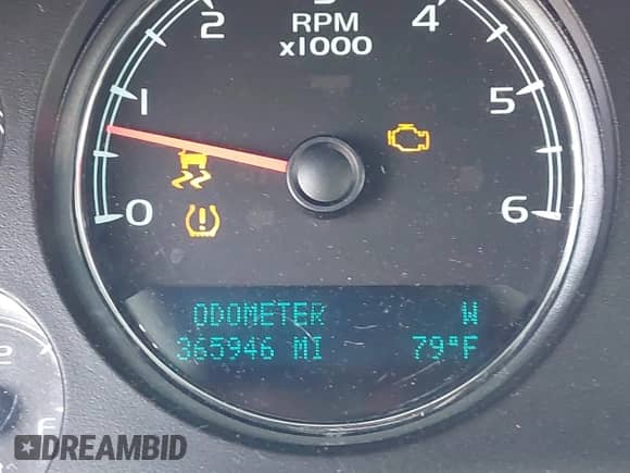 2014 Chevrolet Suburban LT z VIN 1GNSKJE72ER100836, wystawiony jako IAAI lot #42378709 z przebiegiem 365 946 mil mil oraz . Historia ofert i sprzedaży dostępna na DreamBid. Obrazek 15.