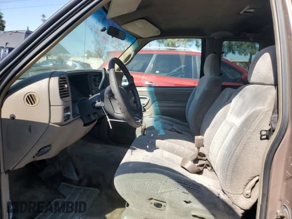 ✅ 1997 GMC Sierra 1500 • VIN: 2GTEC19MXV1553579 • Lot: 52266665. Wystawiony na Copart z przebiegiem 171 783 mil. Bezpłatny archiwum sprzedaży aukcyjnych z USA i szczegółowy raport historii pojazdu na DreamBid. Zdjęcie 7.