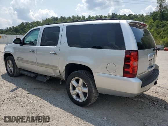 ✅ 2014 Chevrolet Suburban LT • VIN: 1GNSKJE74ER143879 • Lot: 65392194. Wystawiony na Copart z przebiegiem 277 412 mil. Bezpłatny archiwum sprzedaży aukcyjnych z USA i szczegółowy raport historii pojazdu na DreamBid. Zdjęcie 2.