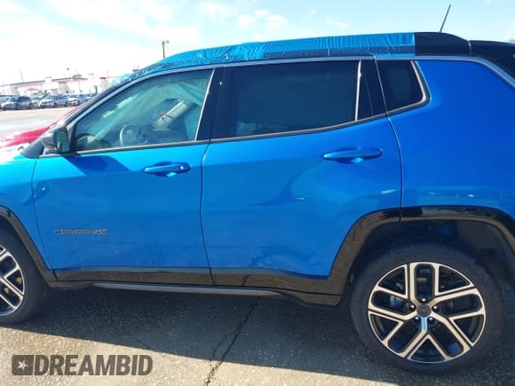 ✅ 2025 Jeep Compass Limited • VIN: 3C4NJDCN4ST600947 • Lot: 43795974. Listed on IAAI with 12,166 mi. Free auction sales archive from the USA and detailed vehicle history report at DreamBid. Image 14.