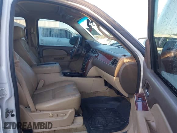 ✅ 2013 Chevrolet Tahoe LT • VIN: 1GNSCBE03DR355127 • Lot: 43810176. Wystawiony na IAAI z przebiegiem 300 542 mil. Bezpłatny archiwum sprzedaży aukcyjnych z USA i szczegółowy raport historii pojazdu na DreamBid. Zdjęcie 5.