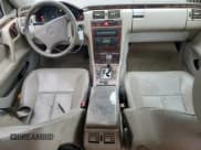 ✅ 1999 Mercedes-Benz E 320 • VIN: WDBJH65F0XA763409 • Лот: 80368015. Опубликован ранее на Copart с пробегом 221 642 миль. Бесплатный доступ к архиву аукционных продаж из США и подробный отчёт об истории автомобиля на DreamBid. Изображение 8.