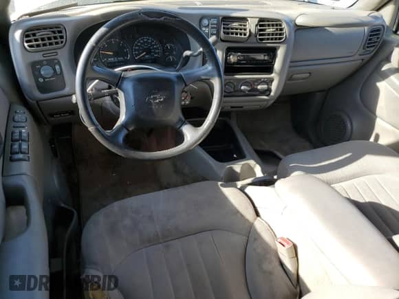 2004 Chevrolet Blazer LS z VIN 1GNDT13X04K168259, wystawiony jako Copart lot #74519744 z przebiegiem 126 248 mil mil oraz Szkoda całkowita • Salvage title. Historia ofert i sprzedaży dostępna na DreamBid. Obrazek 8.