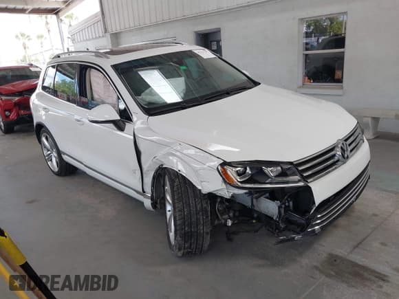 ✅ 2016 Volkswagen Touareg Lux • VIN: WVGEF9BP5GD002473 • Лот: 43312254. Опубликован ранее на IAAI с пробегом 25 158 миль. Бесплатный доступ к архиву аукционных продаж из США и подробный отчёт об истории автомобиля на DreamBid. Изображение 1.