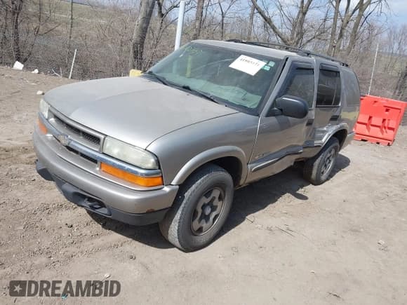✅ 2004 Chevrolet Blazer LS • VIN: 1GNDT13X04K164924 • Lot: 41803471. Wystawiony na IAAI z przebiegiem 166 708 mil. Bezpłatny archiwum sprzedaży aukcyjnych z USA i szczegółowy raport historii pojazdu na DreamBid. Zdjęcie 17.