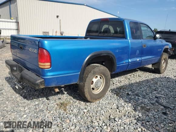 1998 Dodge Dakota SLT z VIN 1B7GG22X9WS546518, wystawiony jako Copart lot #70364105 z przebiegiem 144 184 mil mil oraz Szkoda całkowita • Salvage title. Historia ofert i sprzedaży dostępna na DreamBid. Obrazek 3.