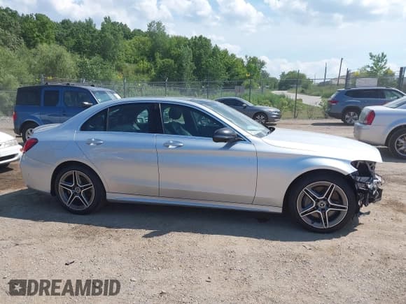✅ 2019 Mercedes-Benz C 300 • VIN: 55SWF8EB7KU293139 • Lot: 42641844. Wystawiony na IAAI z przebiegiem 69 458 mil. Bezpłatny archiwum sprzedaży aukcyjnych z USA i szczegółowy raport historii pojazdu na DreamBid. Zdjęcie 14.