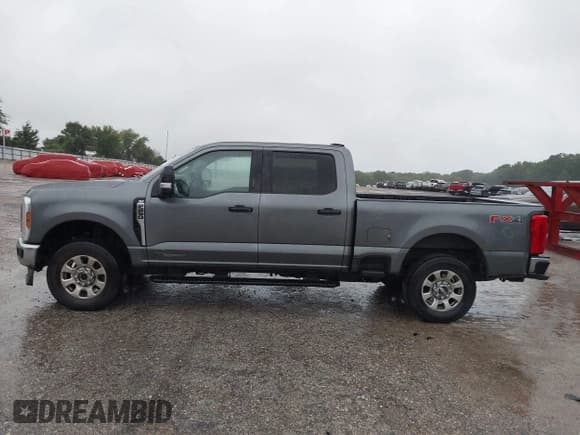 ✅ 2024 Ford F-250 XL • VIN: 1FT7W2BT2REE01002 • Lot: 43105733. Wystawiony na IAAI z przebiegiem 62 496 mil. Bezpłatny archiwum sprzedaży aukcyjnych z USA i szczegółowy raport historii pojazdu na DreamBid. Zdjęcie 15.