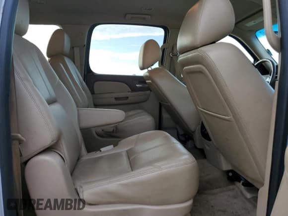 ✅ 2013 Chevrolet Suburban LT • VIN: 1GNSCJE06DR203594 • Lot: 63114724. Wystawiony na Copart z przebiegiem 263 456 mil. Bezpłatny archiwum sprzedaży aukcyjnych z USA i szczegółowy raport historii pojazdu na DreamBid. Zdjęcie 12.