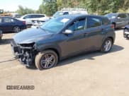 ✅ 2021 Hyundai Kona SE • VIN: KM8K1CAA6MU661587 • Лот: 43279887. Опубликован ранее на IAAI с пробегом 51 076 миль. Бесплатный доступ к архиву аукционных продаж из США и подробный отчёт об истории автомобиля на DreamBid. Изображение 2.