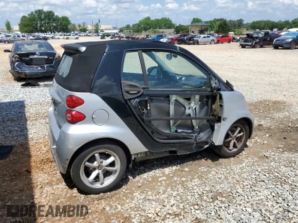 ✅ 2015 Smart fortwo Passion • VIN: WMEEK3BA1FK830296 • Lot: 56401725. Wystawiony na Copart z przebiegiem 80 988 mil. Bezpłatny archiwum sprzedaży aukcyjnych z USA i szczegółowy raport historii pojazdu na DreamBid. Zdjęcie 3.