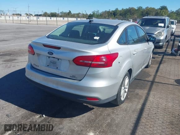 ✅ 2015 Ford Focus SE • VIN: 1FADP3F27FL350357 • Lot: 43647873. Listed on IAAI with 88,374 mi. Free auction sales archive from the USA and detailed vehicle history report at DreamBid. Image 4.
