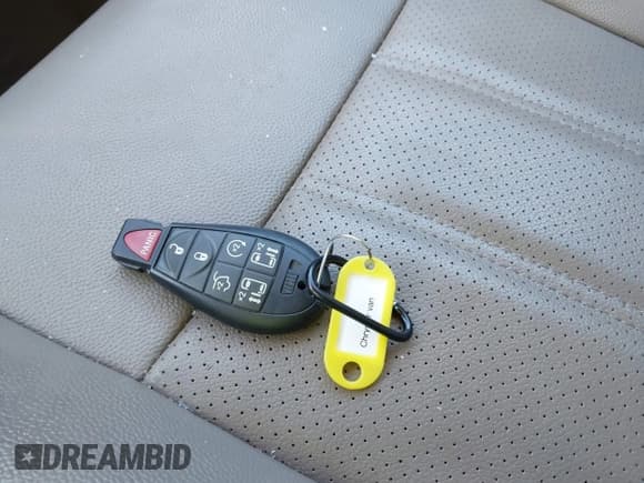 ✅ 2014 Chrysler Town & Country Touring L 30th Anniversary • VIN: 2C4RC1CG8ER374284 • Lot: 43672749. Wystawiony na IAAI z przebiegiem Nie podano. Bezpłatny archiwum sprzedaży aukcyjnych z USA i szczegółowy raport historii pojazdu na DreamBid. Zdjęcie 11.