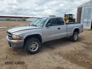1999 Dodge Dakota SLT z VIN 1B7GG22X0XS268996, wystawiony jako Copart lot #58541515 z przebiegiem 189 899 mil mil oraz Czysty tytuł • Clean title. Historia ofert i sprzedaży dostępna na DreamBid. Obrazek 1.