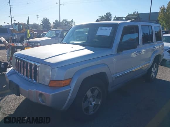 ✅ 2010 Jeep Commander Sport • VIN: 1J4RG4GK0AC112941 • Lot: 43895334. Listed on IAAI with 212,257 mi. Free auction sales archive from the USA and detailed vehicle history report at DreamBid. Image 2.