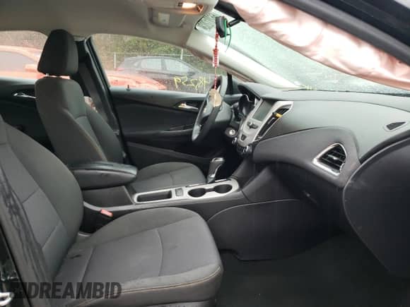 2017 Chevrolet Cruze LS z VIN 1G1BC5SM4H7210755, wystawiony jako Copart lot #66201202 z przebiegiem 48 259 mil mil oraz . Historia ofert i sprzedaży dostępna na DreamBid. Obrazek 5.