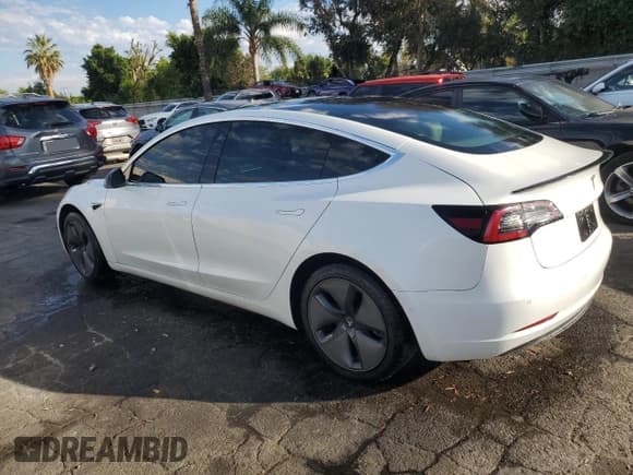 ✅ 2020 Tesla Model 3 Standard Range Plus • VIN: 5YJ3E1EA0LF744869 • Лот: 85909595. Опубликован ранее на Copart с пробегом 103 827 миль. Бесплатный доступ к архиву аукционных продаж из США и подробный отчёт об истории автомобиля на DreamBid. Изображение 2.