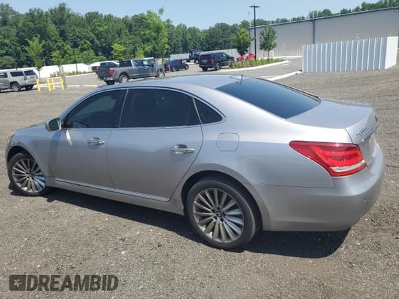 ✅ 2014 Hyundai Equus Signature • VIN: KMHGH4JHXEU076971 • Lot: 61896115. Listed on Copart with 198,458 mi. Free auction sales archive from the USA and detailed vehicle history report at DreamBid. Image 2.
