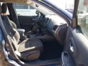 ✅ 2021 Jeep Cherokee Latitude • VIN: 1C4PJLCB4MD125544 • Lot: 43503257. Wystawiony na IAAI z przebiegiem 122 350 mil. Bezpłatny archiwum sprzedaży aukcyjnych z USA i szczegółowy raport historii pojazdu na DreamBid. Zdjęcie 5.