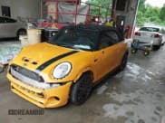 ✅ 2017 MINI Convertible Cooper S • VIN: WMWWG9C31H3C81428 • Lot: 42192920. Wystawiony na IAAI z przebiegiem 75 861 mil. Bezpłatny archiwum sprzedaży aukcyjnych z USA i szczegółowy raport historii pojazdu na DreamBid. Zdjęcie 2.
