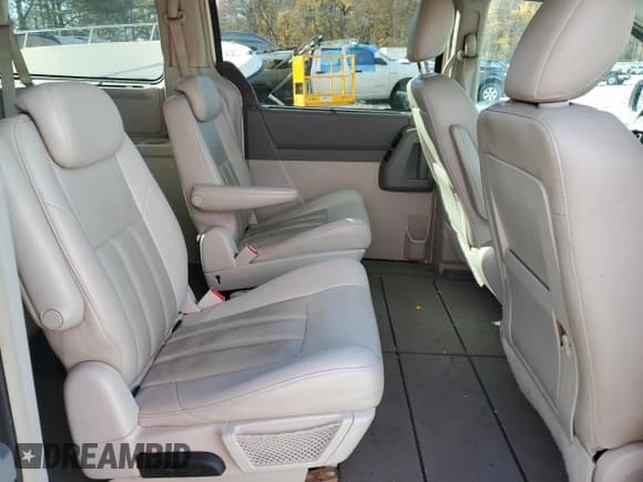 ✅ 2008 Chrysler Town & Country Touring • VIN: 2A8HR54P18R815783 • Lot: 91580755. Wystawiony na Copart z przebiegiem 160 361 mil. Bezpłatny archiwum sprzedaży aukcyjnych z USA i szczegółowy raport historii pojazdu na DreamBid. Zdjęcie 11.