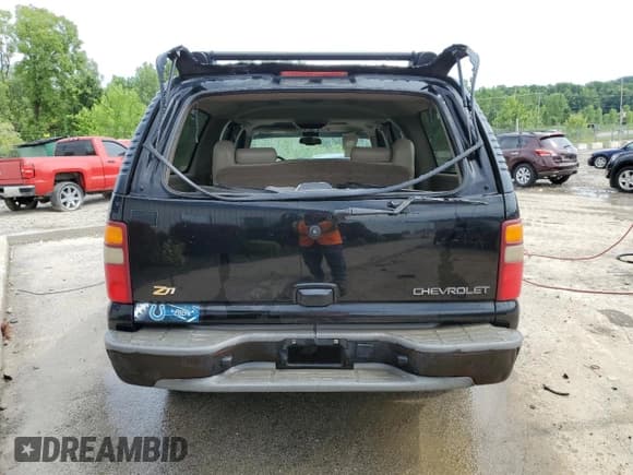 ✅ 2003 Chevrolet Suburban Z71 • VIN: 3GNFK16Z63G121011 • Лот: 61525384. Опубликован ранее на Copart с пробегом 255 113 миль. Бесплатный доступ к архиву аукционных продаж из США и подробный отчёт об истории автомобиля на DreamBid. Изображение 6.