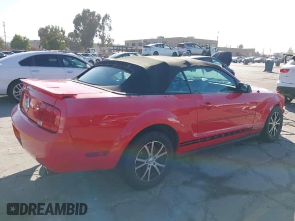 ✅ 2007 Ford Mustang Deluxe • VIN: 1ZVFT84N175265638 • Lot: 42944286. Listed on IAAI with 300,032 mi. Free auction sales archive from the USA and detailed vehicle history report at DreamBid. Image 4.
