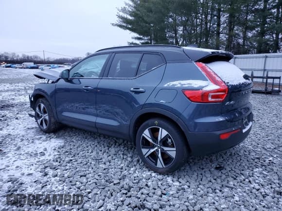 ✅ 2022 Volvo XC40 Twin Plus • VIN: YV4ED3UR9N2764331 • Lot: 72852362. Wystawiony na Copart z przebiegiem Nie podano. Bezpłatny archiwum sprzedaży aukcyjnych z USA i szczegółowy raport historii pojazdu na DreamBid. Zdjęcie 2.