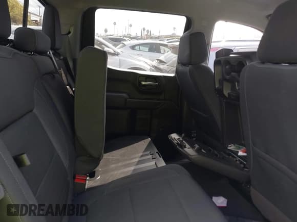 ✅ 2019 Chevrolet Silverado 1500 LT • VIN: 1GCPWCED9KZ420994 • Lot: 43189770. Wystawiony na IAAI z przebiegiem 113 188 mil. Bezpłatny archiwum sprzedaży aukcyjnych z USA i szczegółowy raport historii pojazdu na DreamBid. Zdjęcie 8.