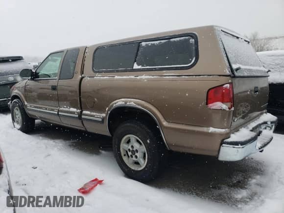 2002 Chevrolet S-10 LS with VIN 1GCDT19W128235954, listed as a Copart auction lot 86762504 with 277,482 mi miles and Salvage title. Bid and sale history available at DreamBid. Image 2.