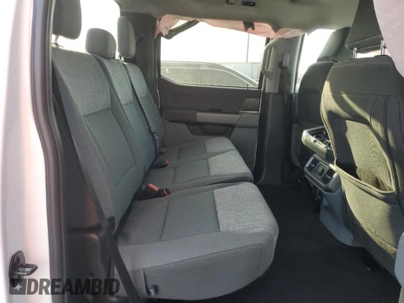 ✅ 2023 Ford F-150 XL • VIN: 1FTEW1EP9PFB90176 • Lot: 89704665. Wystawiony na Copart z przebiegiem 26 496 mil. Bezpłatny archiwum sprzedaży aukcyjnych z USA i szczegółowy raport historii pojazdu na DreamBid. Zdjęcie 10.