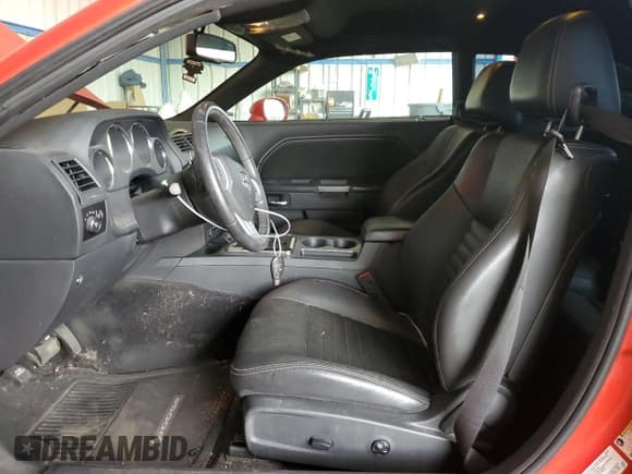 ✅ 2013 Dodge Challenger R/T Plus • VIN: 2C3CDYBT1DH740489 • Lot: 71130904. Wystawiony na Copart z przebiegiem 66 293 mil. Bezpłatny archiwum sprzedaży aukcyjnych z USA i szczegółowy raport historii pojazdu na DreamBid. Zdjęcie 7.