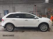 ✅ 2013 Lincoln MKX • VIN: 2LMDJ8JK0DBL14099 • Lot: 43137993. Wystawiony na IAAI z przebiegiem 125 576 mil. Bezpłatny archiwum sprzedaży aukcyjnych z USA i szczegółowy raport historii pojazdu na DreamBid. Zdjęcie 13.