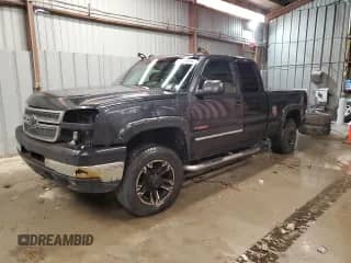 2005 Chevrolet Silverado 2500HD LS with VIN 1GCHK29U25E147753, listed as a Copart auction lot 83319594 with Not provided miles and Salvage title. Bid and sale history available at DreamBid. Image 1.