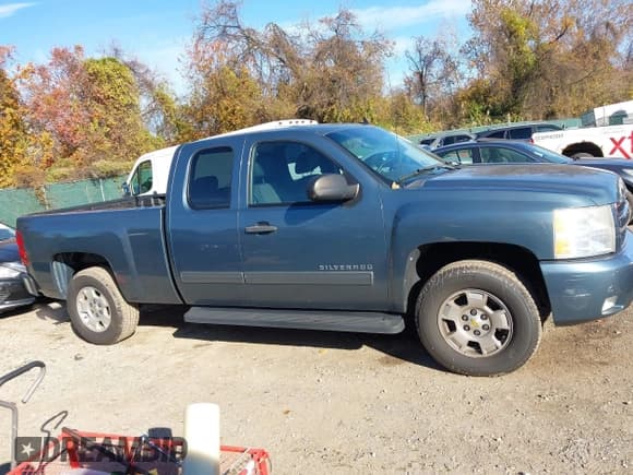 ✅ 2011 Chevrolet Silverado 1500 LT • VIN: 1GCRKSE32BZ385723 • Lot: 43709396. Wystawiony na IAAI z przebiegiem 115 008 mil. Bezpłatny archiwum sprzedaży aukcyjnych z USA i szczegółowy raport historii pojazdu na DreamBid. Zdjęcie 13.