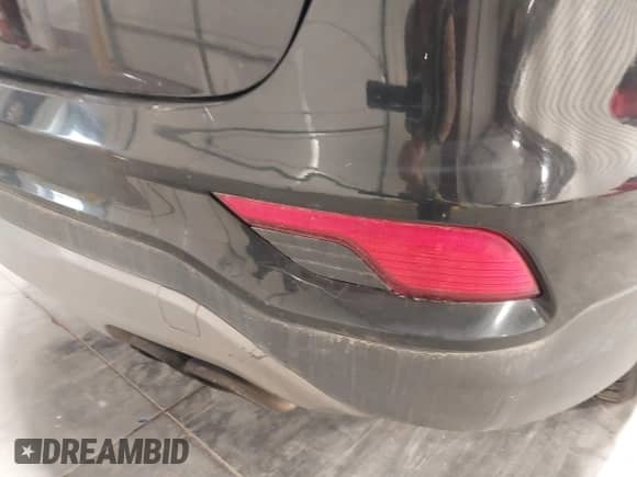 2017 Hyundai Santa Fe 2.0T z VIN 5XYZUDLA9HG433491, wystawiony jako IAAI lot #43298379 z przebiegiem 135 099 mil mil oraz . Historia ofert i sprzedaży dostępna na DreamBid. Obrazek 6.