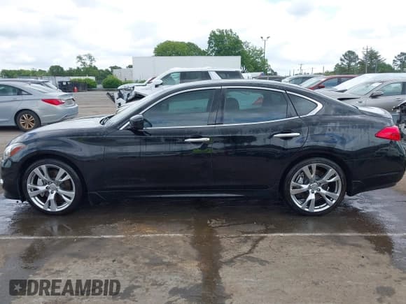 ✅ 2013 Infiniti M • VIN: JN1BY1AP2DM510855 • Lot: 42133328. Listed on IAAI with 189,445 mi. Free auction sales archive from the USA and detailed vehicle history report at DreamBid. Image 14.