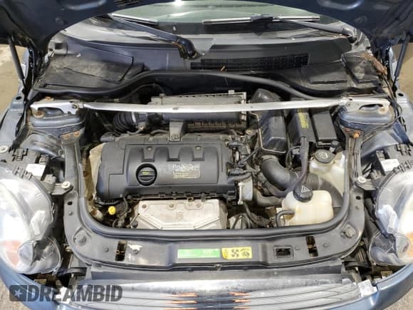 ✅ 2009 MINI Convertible • VIN: WMWMR335X9TJ93685 • Лот: 50899755. Опубликован ранее на Copart с пробегом 123 609 миль. Бесплатный доступ к архиву аукционных продаж из США и подробный отчёт об истории автомобиля на DreamBid. Изображение 11.