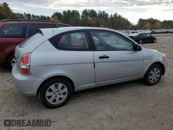 2010 Hyundai Accent GS z VIN KMHCM3AC8AU182418, wystawiony jako Copart lot #77564514 z przebiegiem 148 764 mil mil oraz Czysty tytuł • Clean title. Historia ofert i sprzedaży dostępna na DreamBid. Obrazek 3.