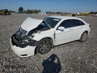 ✅ 2013 Chrysler 200 Touring • VIN: 1C3CCBBB9DN538823 • Lot: 81864185. Wystawiony na Copart z przebiegiem 151 183 mil. Bezpłatny archiwum sprzedaży aukcyjnych z USA i szczegółowy raport historii pojazdu na DreamBid. Zdjęcie 1.