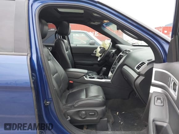 ✅ 2015 Ford Explorer XLT • VIN: 1FM5K8D88FGA40675 • Lot: 43527775. Wystawiony na IAAI z przebiegiem 144 981 mil. Bezpłatny archiwum sprzedaży aukcyjnych z USA i szczegółowy raport historii pojazdu na DreamBid. Zdjęcie 5.