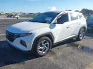 ✅ 2024 Hyundai Tucson SE • VIN: 5NMJA3DE8RH337411 • Lot: 43307339. Wystawiony na IAAI z przebiegiem 21 973 mil. Bezpłatny archiwum sprzedaży aukcyjnych z USA i szczegółowy raport historii pojazdu na DreamBid. Zdjęcie 2.