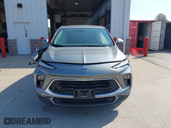 ✅ 2024 Buick Encore GX Preferred • VIN: KL4AMBS25RB083617 • Lot: 43203005. Wystawiony na IAAI z przebiegiem 24 191 mil. Bezpłatny archiwum sprzedaży aukcyjnych z USA i szczegółowy raport historii pojazdu na DreamBid. Zdjęcie 12.