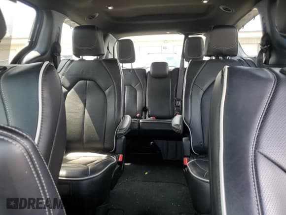 ✅ 2023 Chrysler Pacifica Limited • VIN: 2C4RC3GG1PR619189 • Lot: 63409955. Wystawiony na Copart z przebiegiem 48 000 mil. Bezpłatny archiwum sprzedaży aukcyjnych z USA i szczegółowy raport historii pojazdu na DreamBid. Zdjęcie 10.