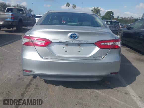 ✅ 2018 Toyota Camry Hybrid LE • VIN: 4T1B31HK8JU500912 • Лот: 43433276. Опубликован ранее на IAAI с пробегом 139 862 миль. Бесплатный доступ к архиву аукционных продаж из США и подробный отчёт об истории автомобиля на DreamBid. Изображение 17.