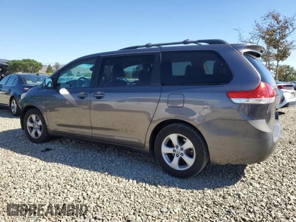 ✅ 2011 Toyota Sienna LE AAS • VIN: 5TDKK3DC1BS173695 • Lot: 82241805. Listed on Copart with 129,894 mi. Free auction sales archive from the USA and detailed vehicle history report at DreamBid. Image 2.
