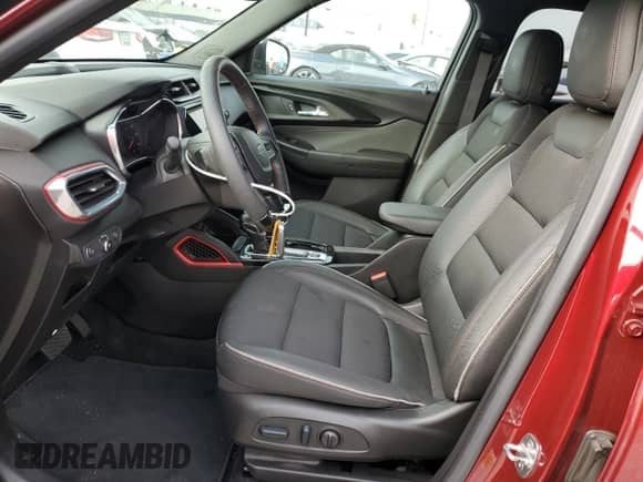 2023 Chevrolet TrailBlazer RS с VIN KL79MTSL4PB153559, выставлен на аукционе Copart как лот 81773135 с пробегом 17 647 миль миль и Списание • Salvage title. История ставок и продаж доступна на DreamBid. Изображение 7.