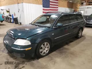 ✅ 2001 Volkswagen Passat GLX • VIN: WVWYH63B21E117952 • Lot: 82043695. Wystawiony na Copart z przebiegiem 158 186 mil. Bezpłatny archiwum sprzedaży aukcyjnych z USA i szczegółowy raport historii pojazdu na DreamBid. Zdjęcie 1.